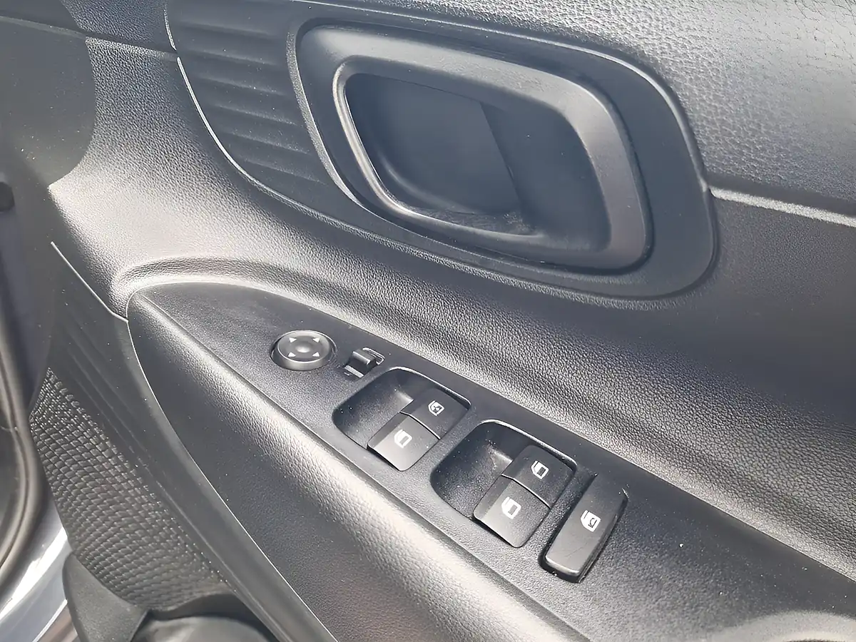 Used 2022 Hyundai i20 Se Connect Aurora Grey - Interior and Exterior details 11