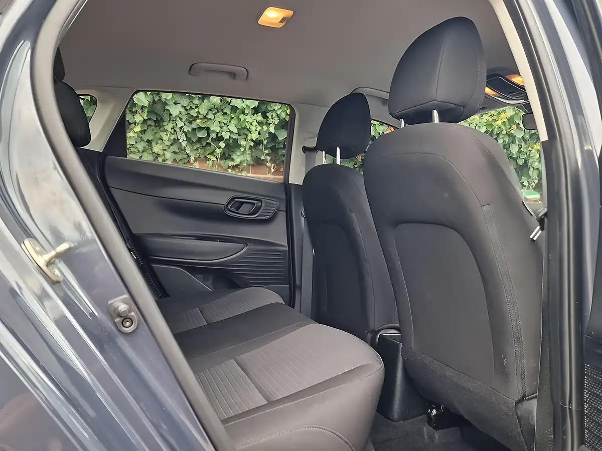 Used 2022 Hyundai i20 Se Connect Aurora Grey - Interior and Exterior details 12