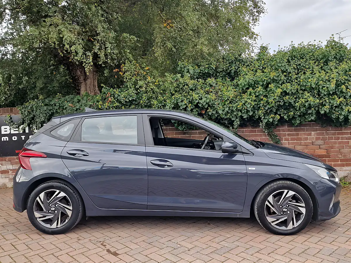 Used 2022 Hyundai i20 Se Connect Aurora Grey - Interior and Exterior details 8