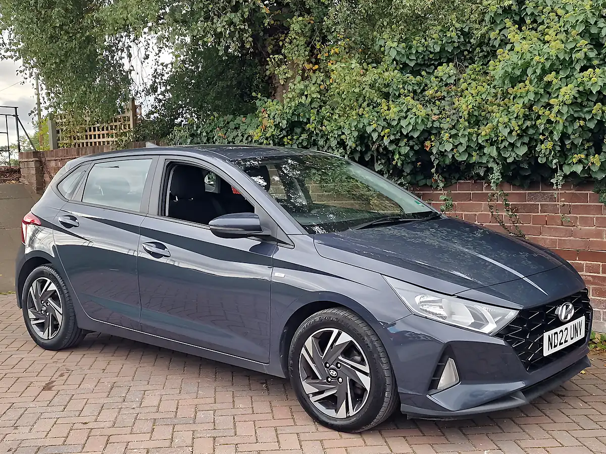 Used 2022 Hyundai i20 Se Connect Aurora Grey - Interior and Exterior details 9