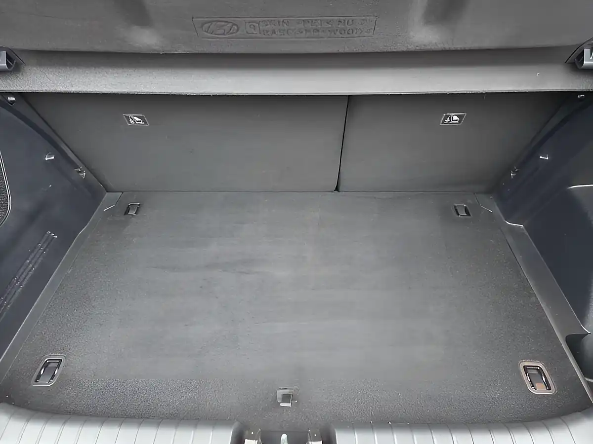 Used 2022 Hyundai i20 Ultimate Red - Interior and Exterior details 18