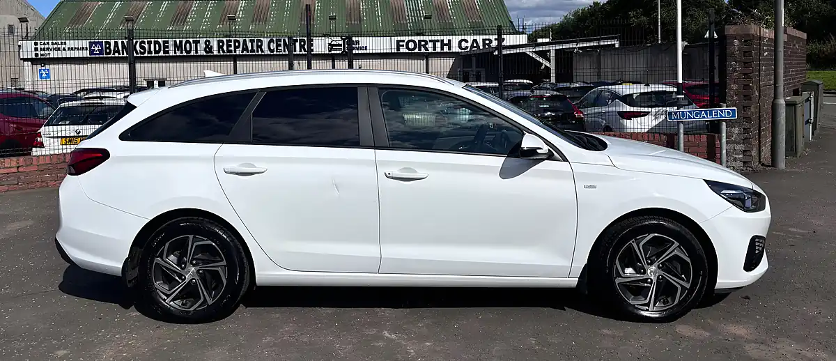 Used 2022 Hyundai I30 Se Connect Tourer Polar White - Interior and Exterior details 5