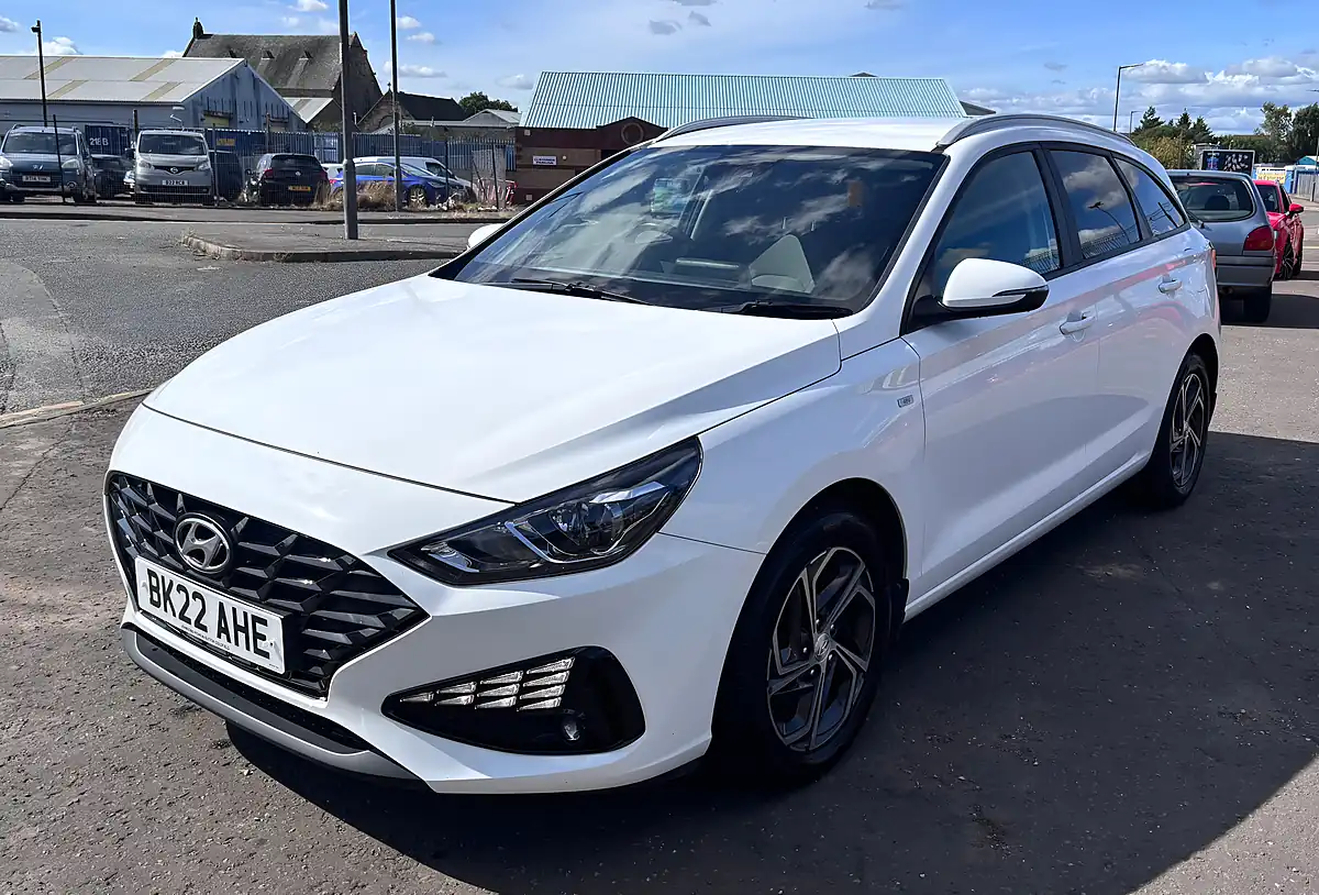 Used 2022 Hyundai I30 Se Connect Tourer Polar White - Interior and Exterior details 6