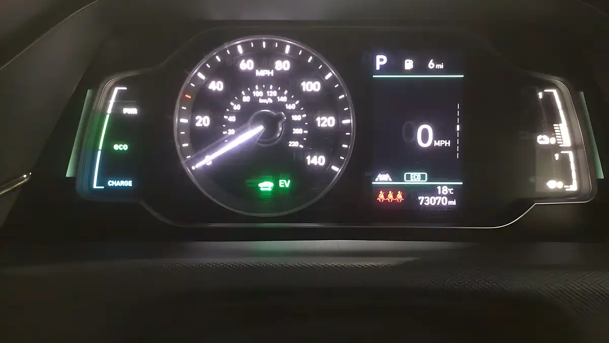 Used 2022 Hyundai Ioniq Premium Se Blue - Interior and Exterior details 10