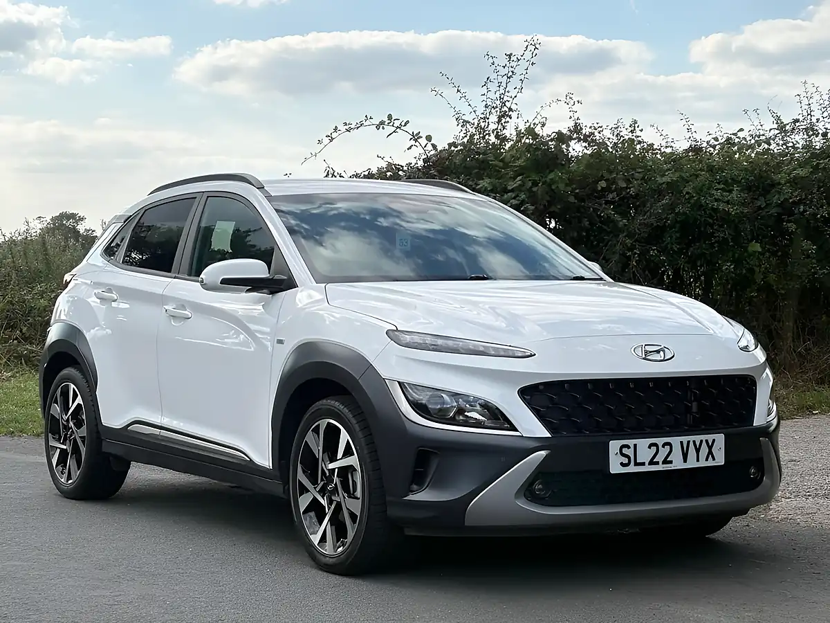 Used 2022 Hyundai Kona Premium Atlas White - Front View