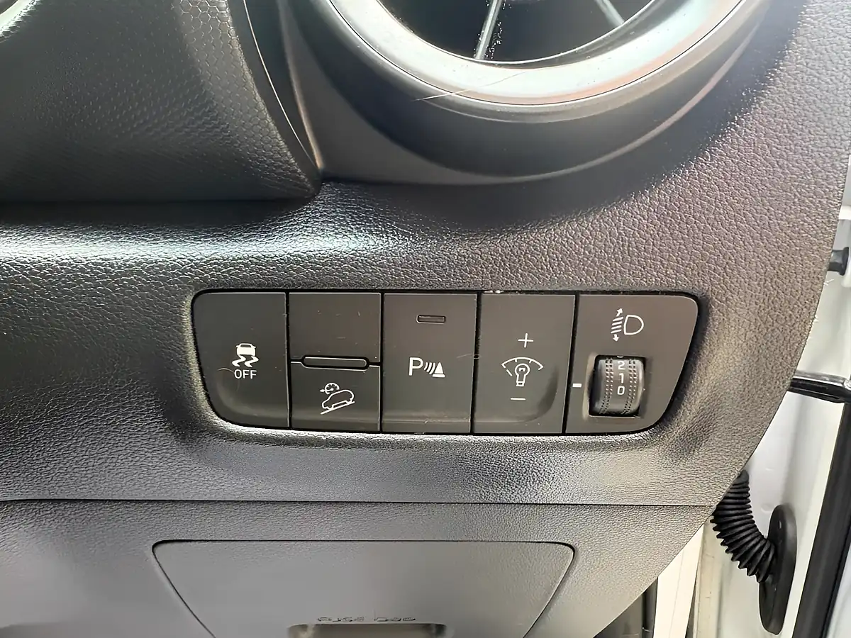 Used 2022 Hyundai Kona Premium Atlas White - Interior and Exterior details 13