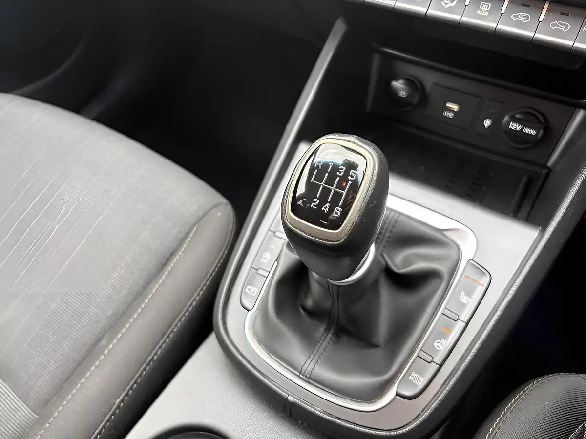 Used 2022 Hyundai Kona Premium Atlas White - Interior and Exterior details 15