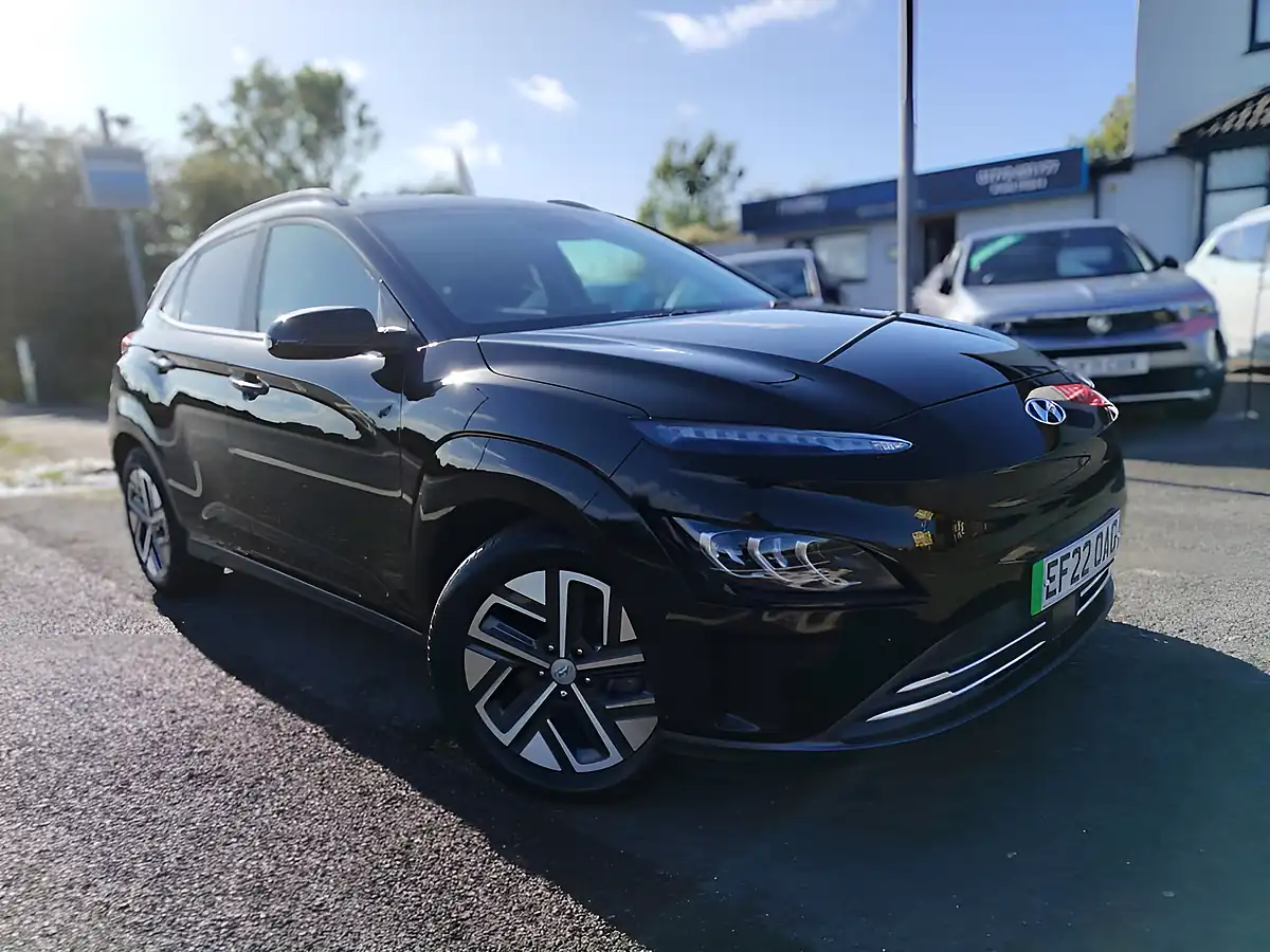 Used 2022 Hyundai Kona Premium Black - Front View