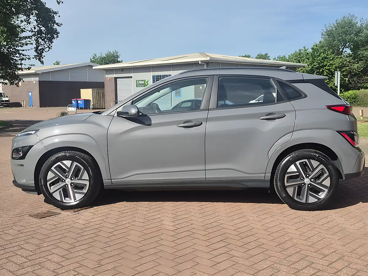 Used 2022 Hyundai Kona Se Connect Galactic Grey - Interior and Exterior details 8