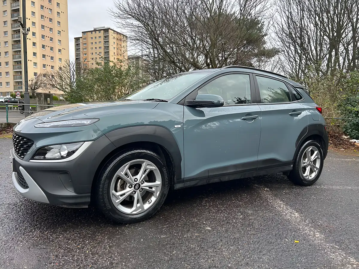 Used 2022 Hyundai Kona Se Connect Green - Interior and Exterior details 10