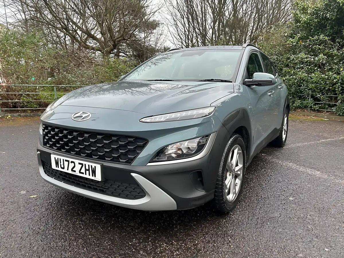 Used 2022 Hyundai Kona Se Connect Green - Interior and Exterior details 11