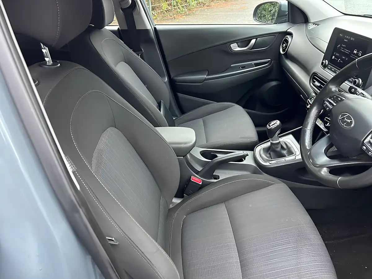 Used 2022 Hyundai Kona Se Connect Green - Interior and Exterior details 14