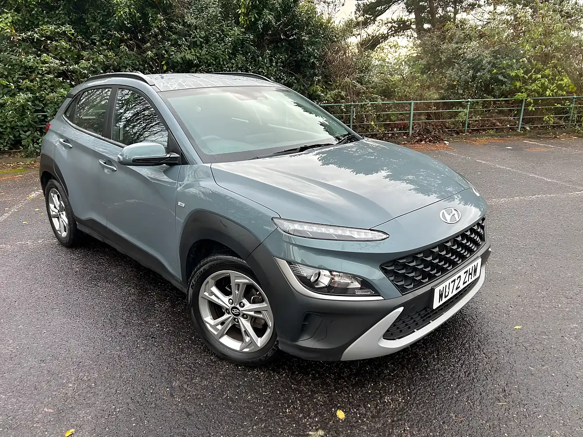 Used 2022 Hyundai Kona Se Connect Green - Interior and Exterior details 16