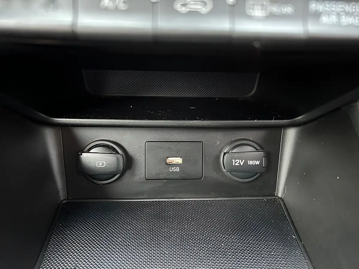 Used 2022 Hyundai Kona Se Connect Green - Interior and Exterior details 20