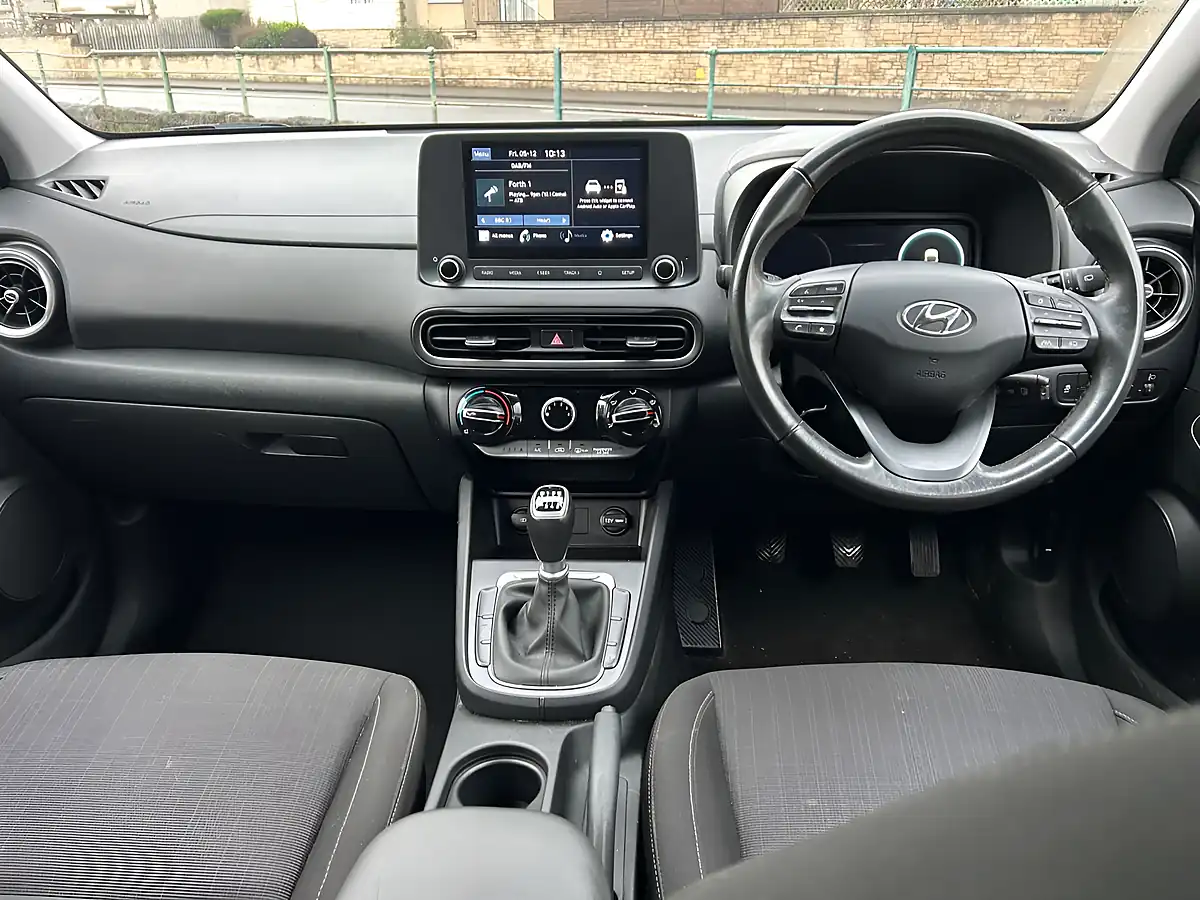 Used 2022 Hyundai Kona Se Connect Green - Interior and Exterior details 3