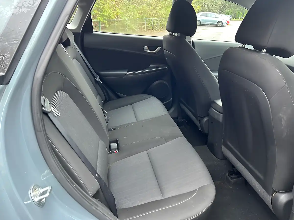Used 2022 Hyundai Kona Se Connect Green - Interior and Exterior details 4