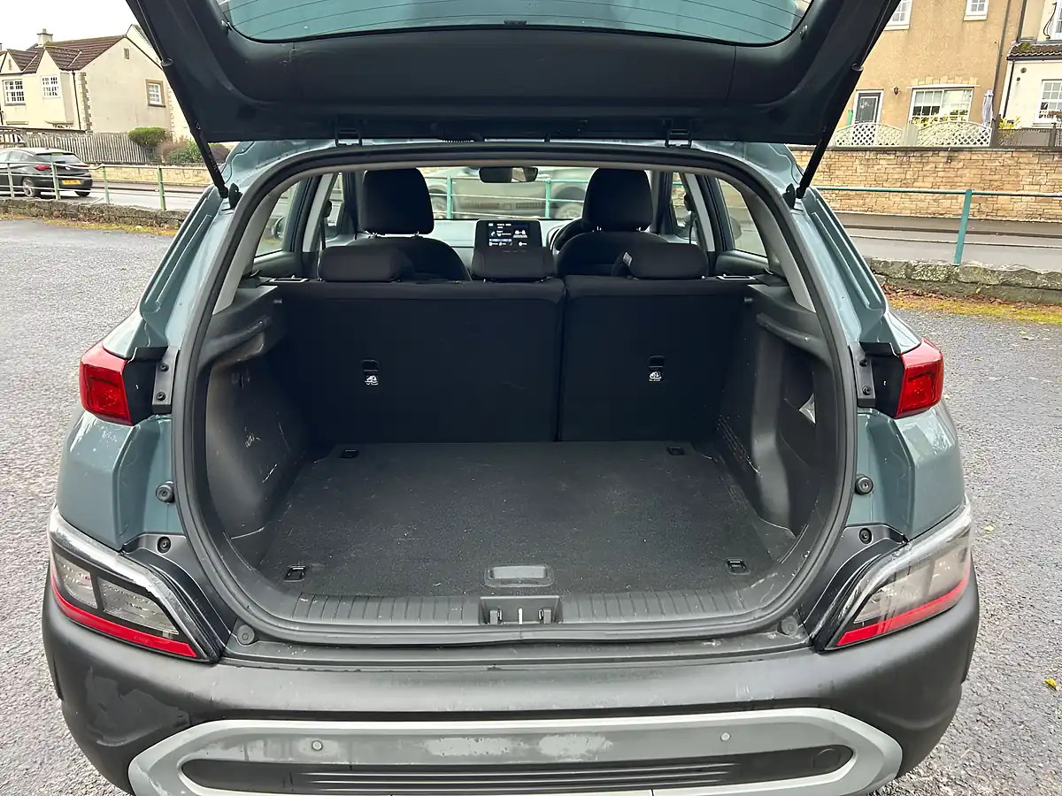 Used 2022 Hyundai Kona Se Connect Green - Interior and Exterior details 5