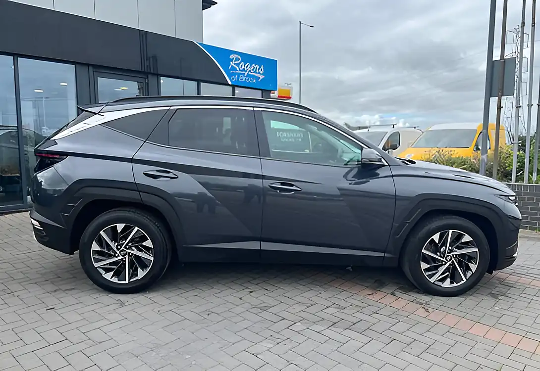 Used 2022 Hyundai Tucson Premium Grey - Interior and Exterior details 5
