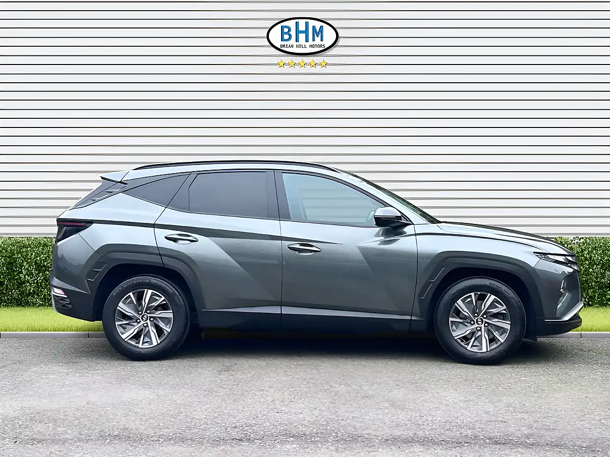 Used 2022 Hyundai Tucson Se Connect Phantom Black - Interior and Exterior details 2