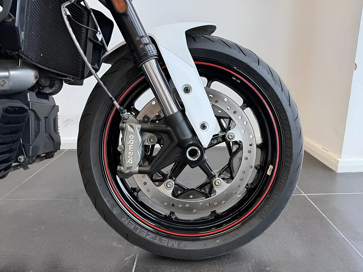 Used 2022 Indian FTR1200 S White Smoke - Interior and Exterior details 4