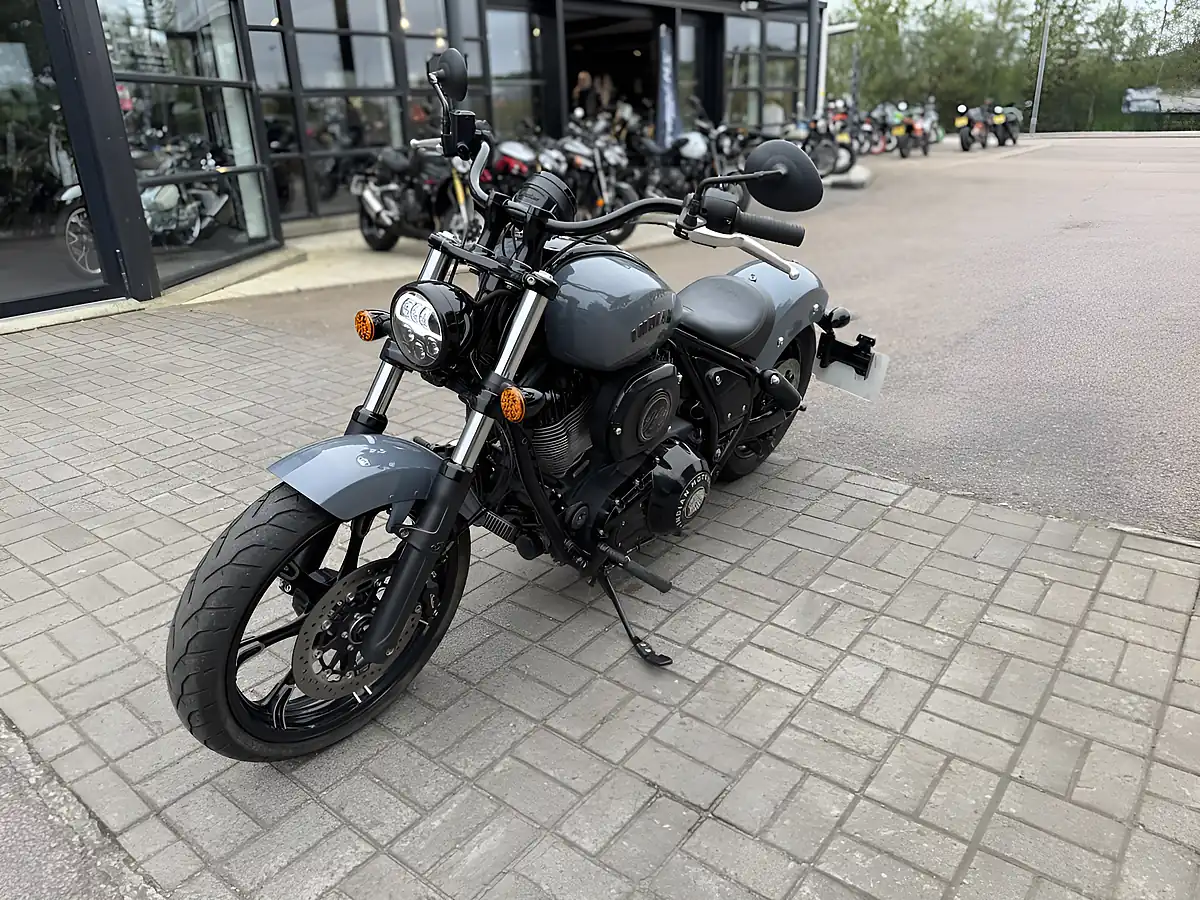 Used 2022 Indian Motorcycle Chief Dark Horse Grey - Interior and Exterior details 4