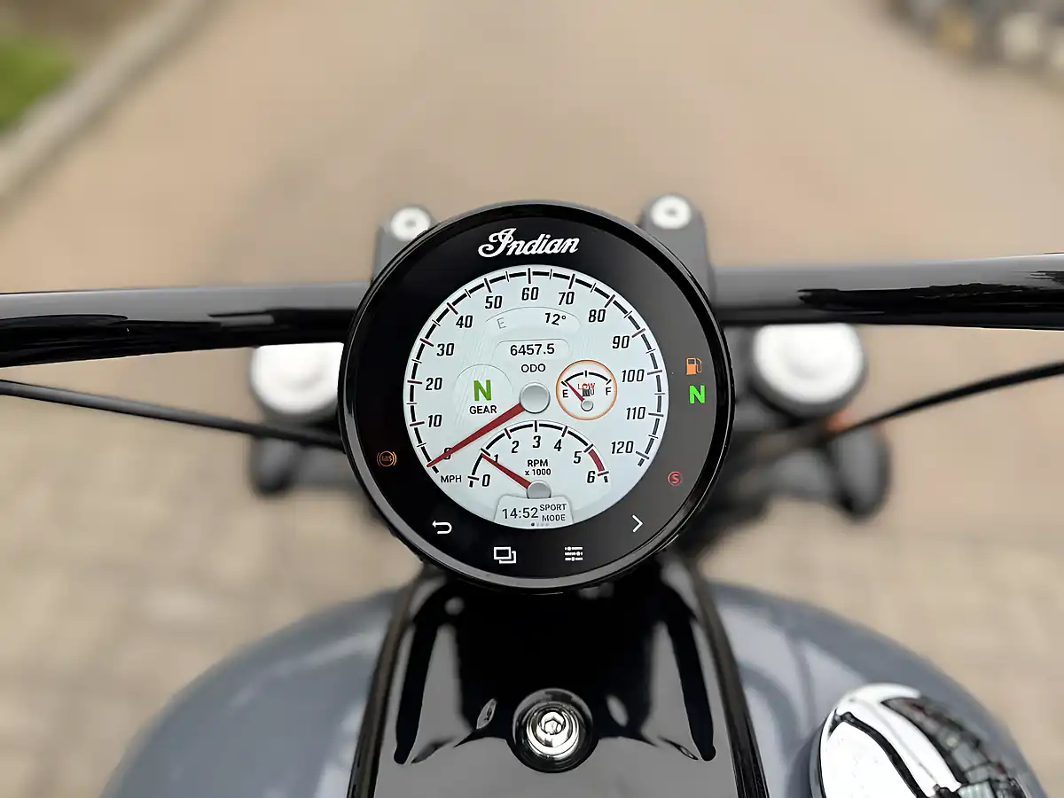 Used 2022 Indian Motorcycle Chief Dark Horse Grey - Interior and Exterior details 8