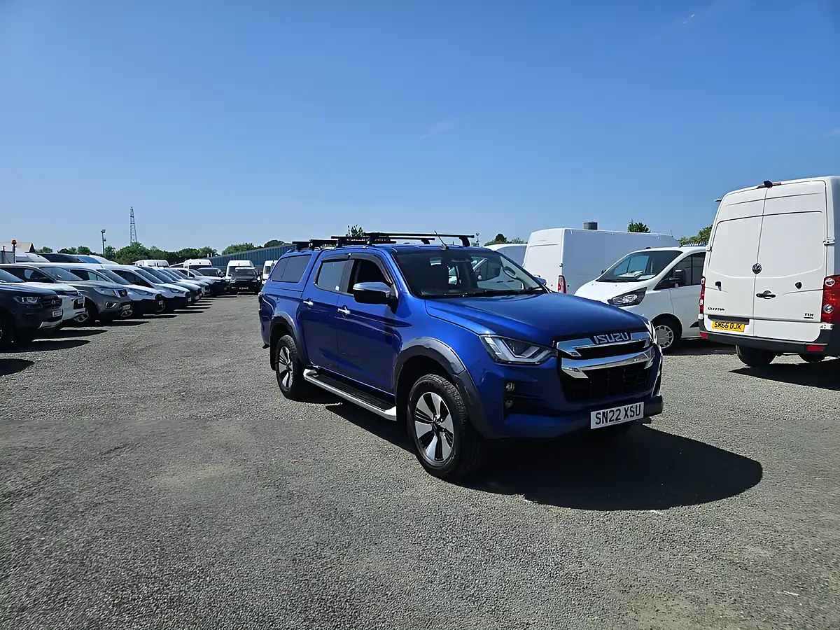 Used 2022 Isuzu D-Max 4X4 D-Cab Blue - Front View