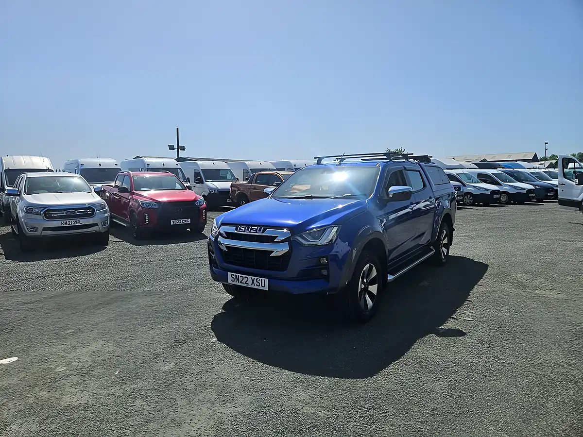 Used 2022 Isuzu D-Max 4X4 D-Cab Blue - Interior and Exterior details 4