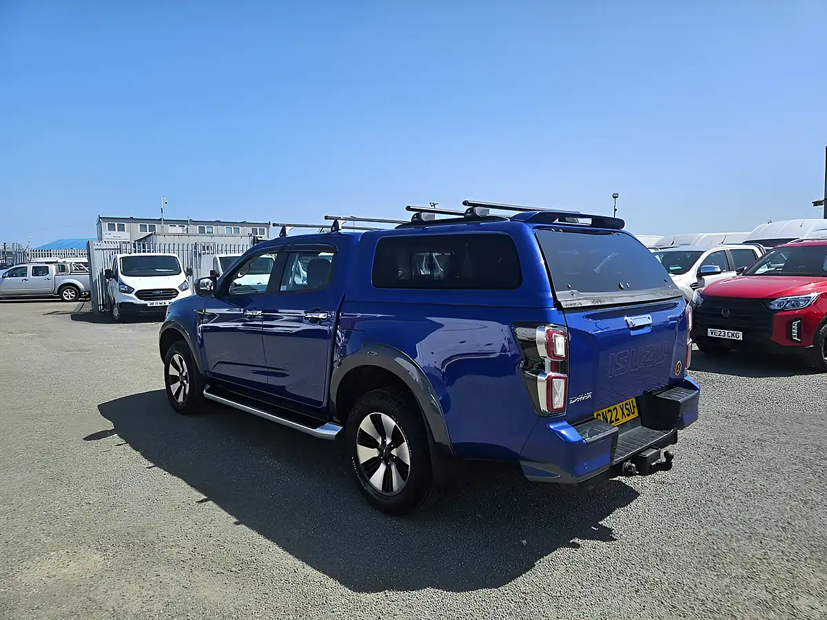 Used 2022 Isuzu D-Max 4X4 D-Cab Blue - Interior and Exterior details 6