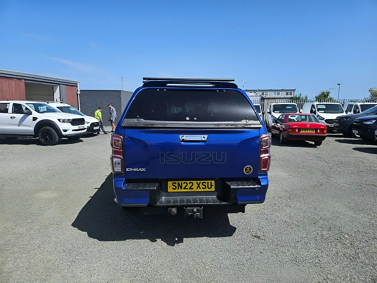 Used 2022 Isuzu D-Max 4X4 D-Cab Blue - Interior and Exterior details 7