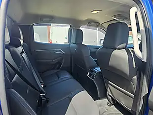 Used 2022 Isuzu D-Max 4X4 D-Cab Blue - Interior and Exterior details 9