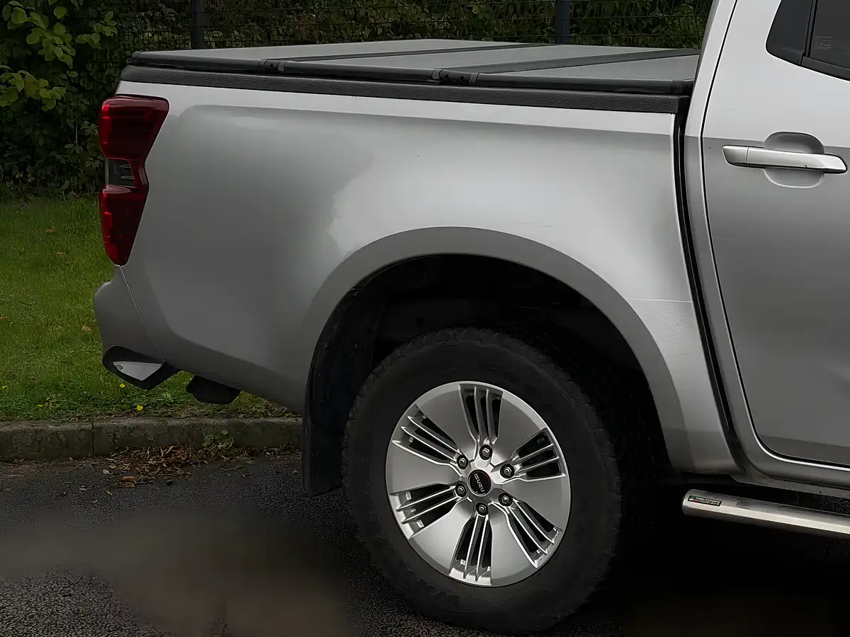 Used 2022 Isuzu D-Max DL20 Silver - Interior and Exterior details 14