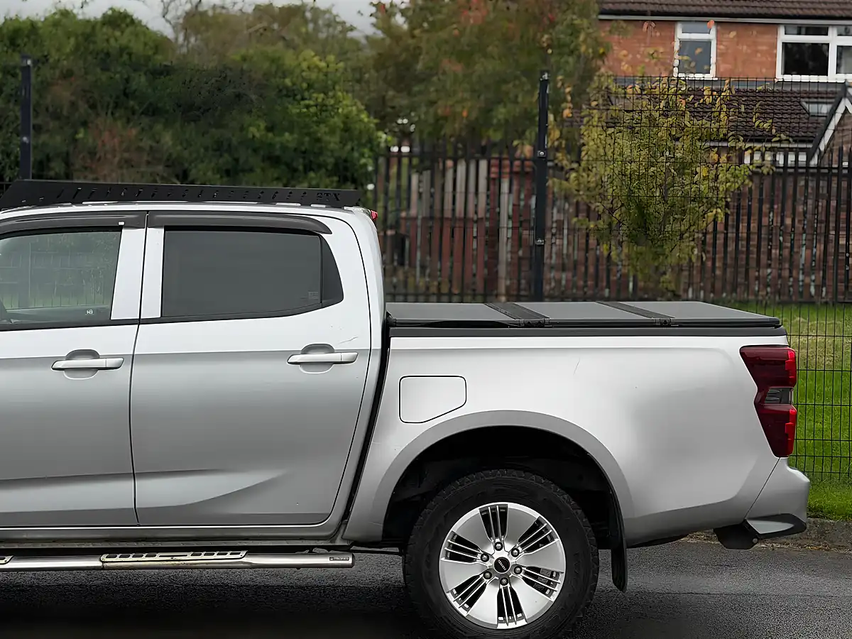 Used 2022 Isuzu D-Max DL20 Silver - Interior and Exterior details 19
