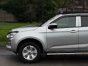 Used 2022 Isuzu D-Max DL20 Silver - Interior and Exterior details 4