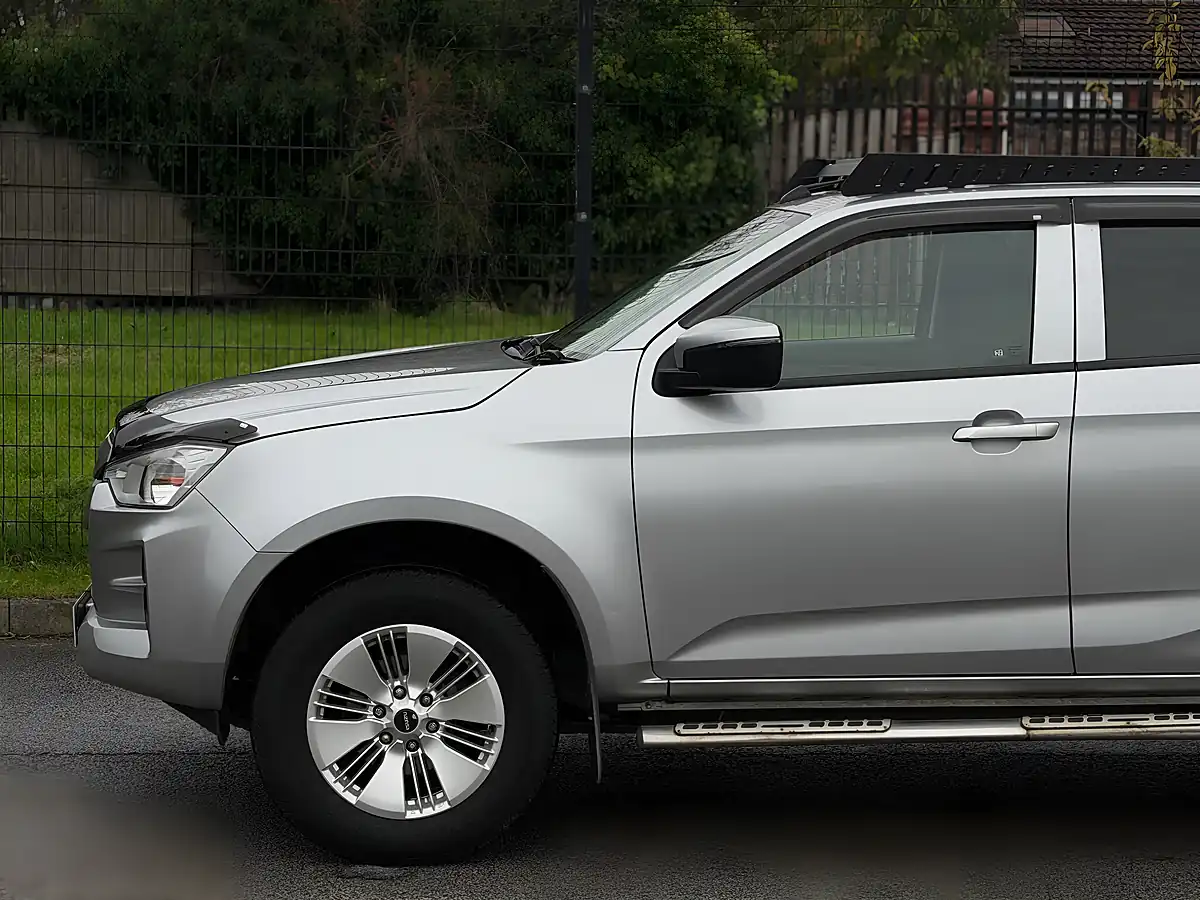Used 2022 Isuzu D-Max DL20 Silver - Interior and Exterior details 4