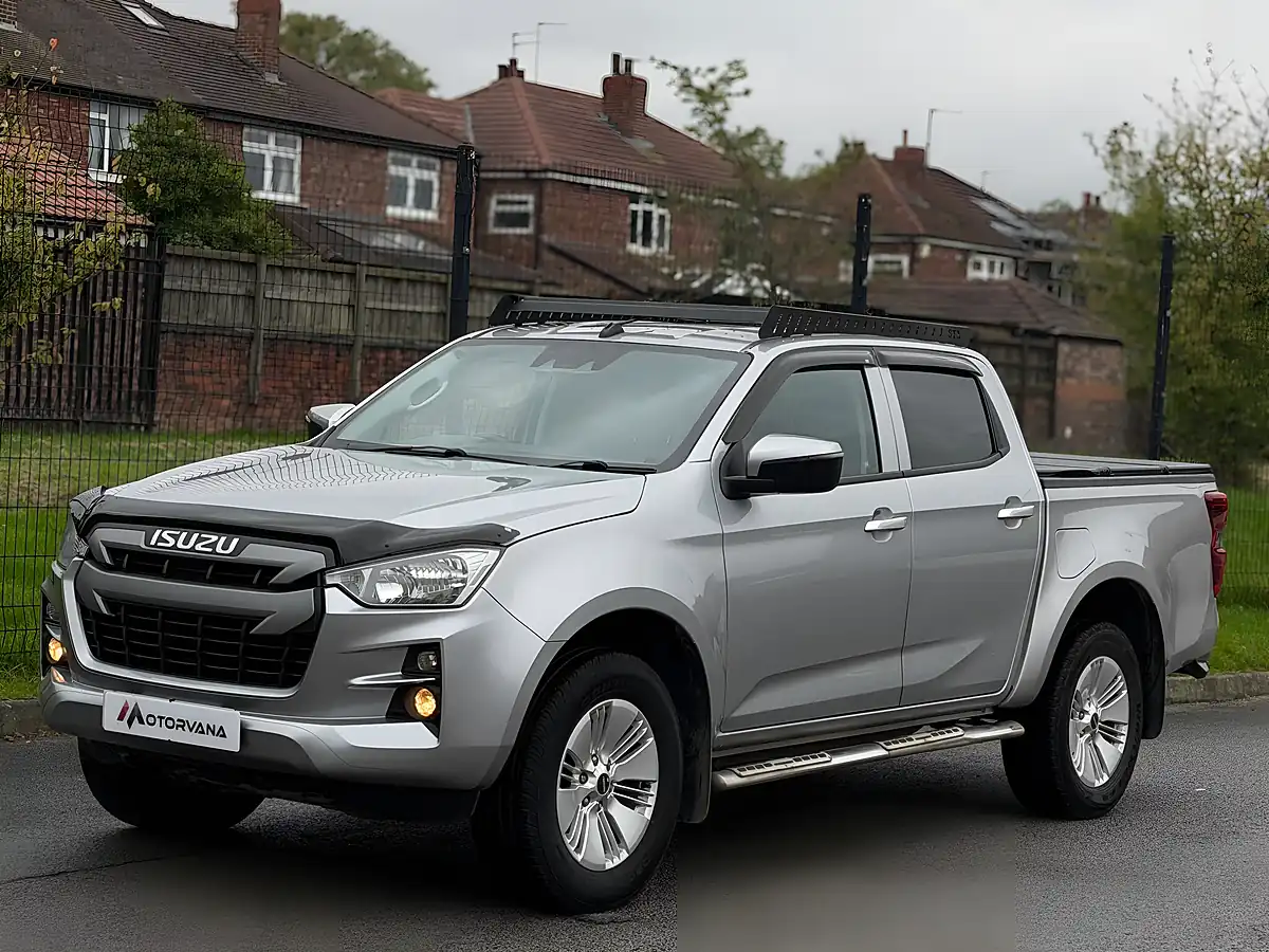 Used 2022 Isuzu D-Max DL20 Silver - Interior and Exterior details 9