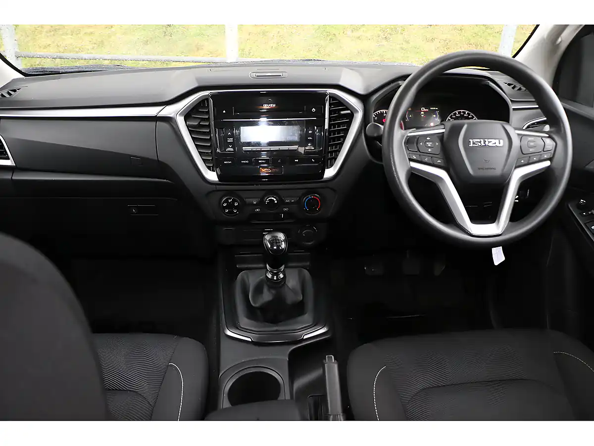 Used 2022 Isuzu D-Max DL20 White - Interior and Exterior details 11