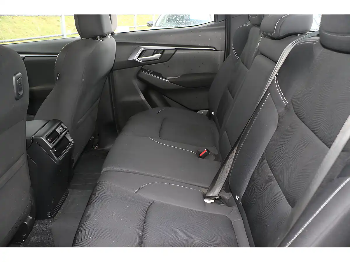 Used 2022 Isuzu D-Max DL20 White - Interior and Exterior details 14