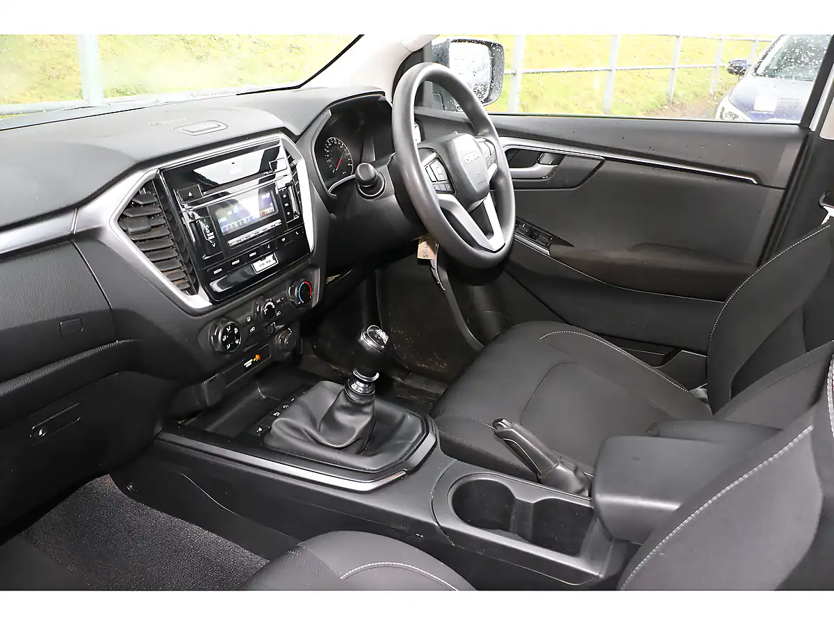 Used 2022 Isuzu D-Max DL20 White - Interior and Exterior details 15