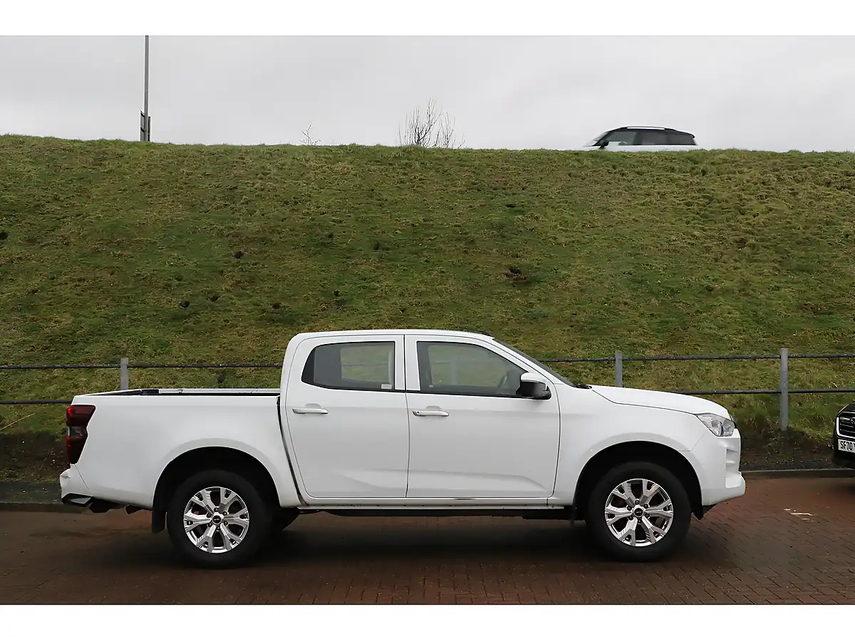 Used 2022 Isuzu D-Max DL20 White - Interior and Exterior details 3