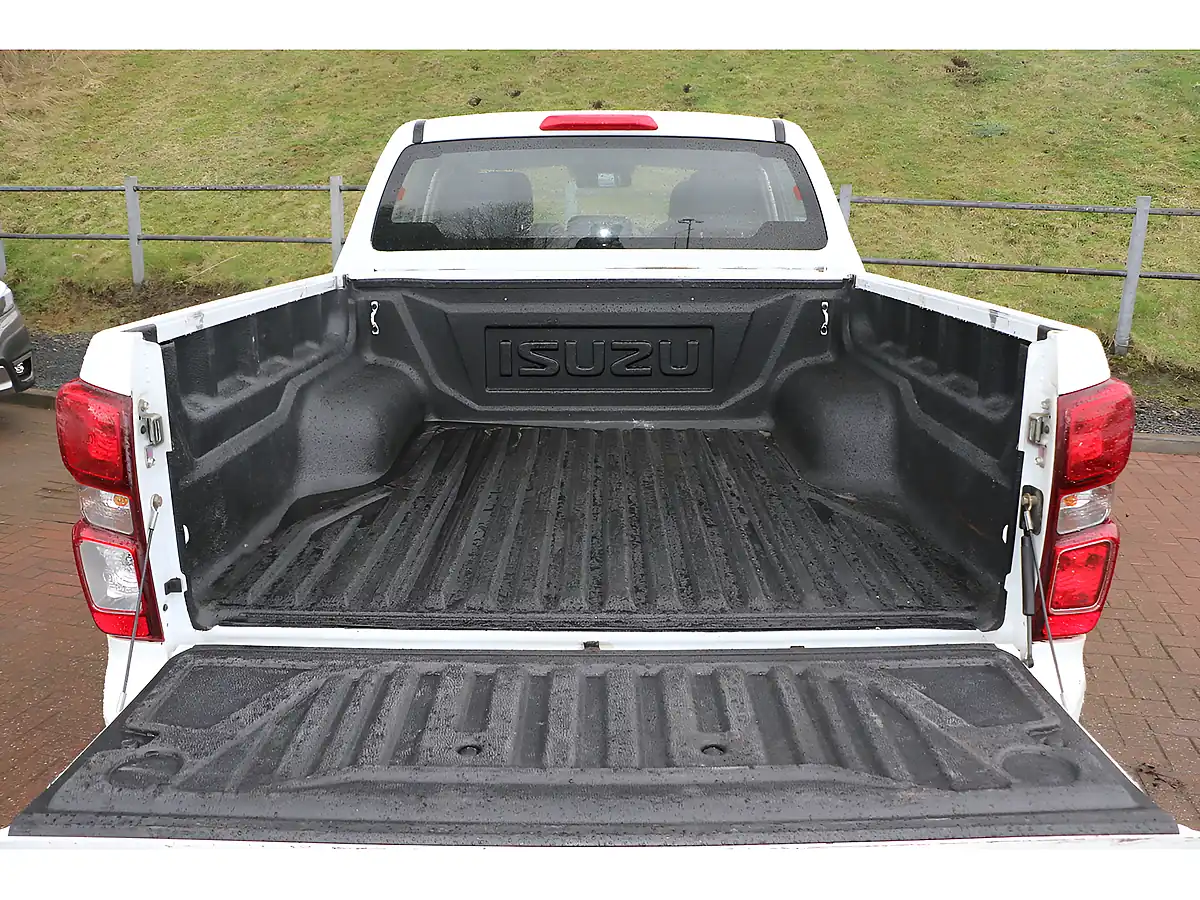 Used 2022 Isuzu D-Max DL20 White - Interior and Exterior details 4