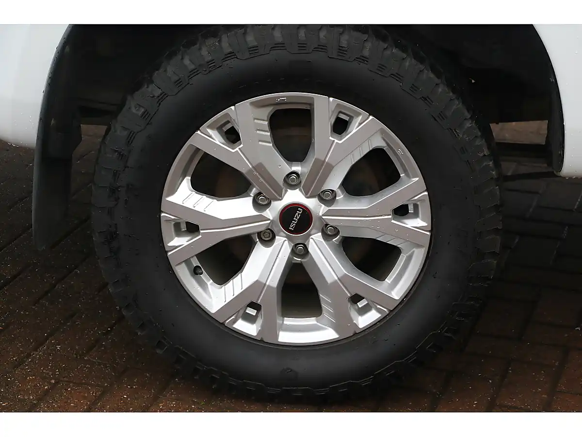 Used 2022 Isuzu D-Max DL20 White - Interior and Exterior details 5
