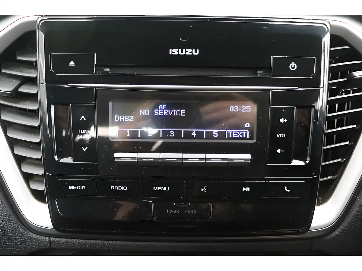 Used 2022 Isuzu D-Max DL20 White - Interior and Exterior details 8