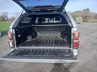 Used 2022 Isuzu D-Max DL40 Silver - Interior and Exterior details 12