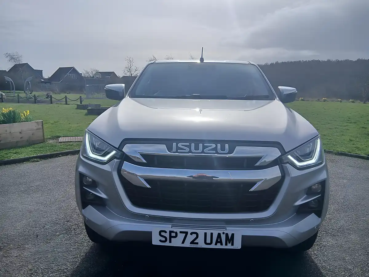 Used 2022 Isuzu D-Max DL40 Silver - Interior and Exterior details 3