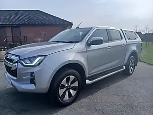 Used 2022 Isuzu D-Max DL40 Silver - Interior and Exterior details 4
