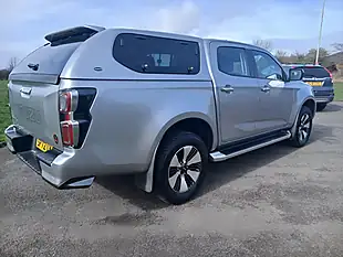 Used 2022 Isuzu D-Max DL40 Silver - Interior and Exterior details 8