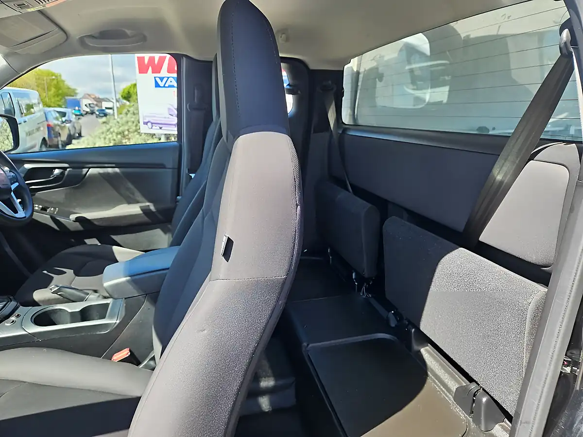 Used 2022 Isuzu D-Max Utility Diff Lock Extended Cab Black - Interior and Exterior details 11