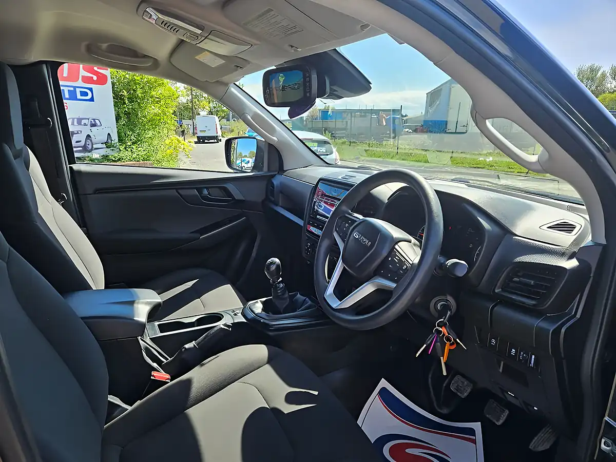 Used 2022 Isuzu D-Max Utility Diff Lock Extended Cab Black - Interior and Exterior details 12