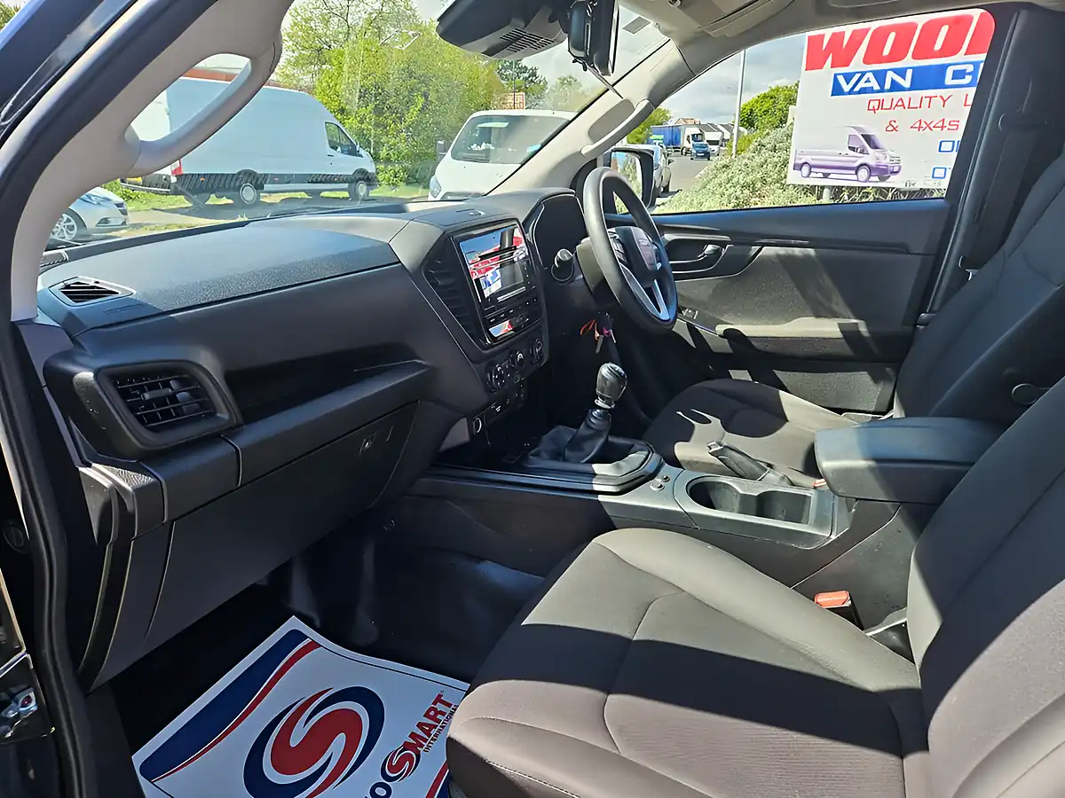 Used 2022 Isuzu D-Max Utility Diff Lock Extended Cab Black - Interior and Exterior details 13